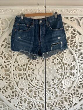 Levi’s 501 Distressed Denim Shorts Dark Wash Button Fly Raw Hem W30